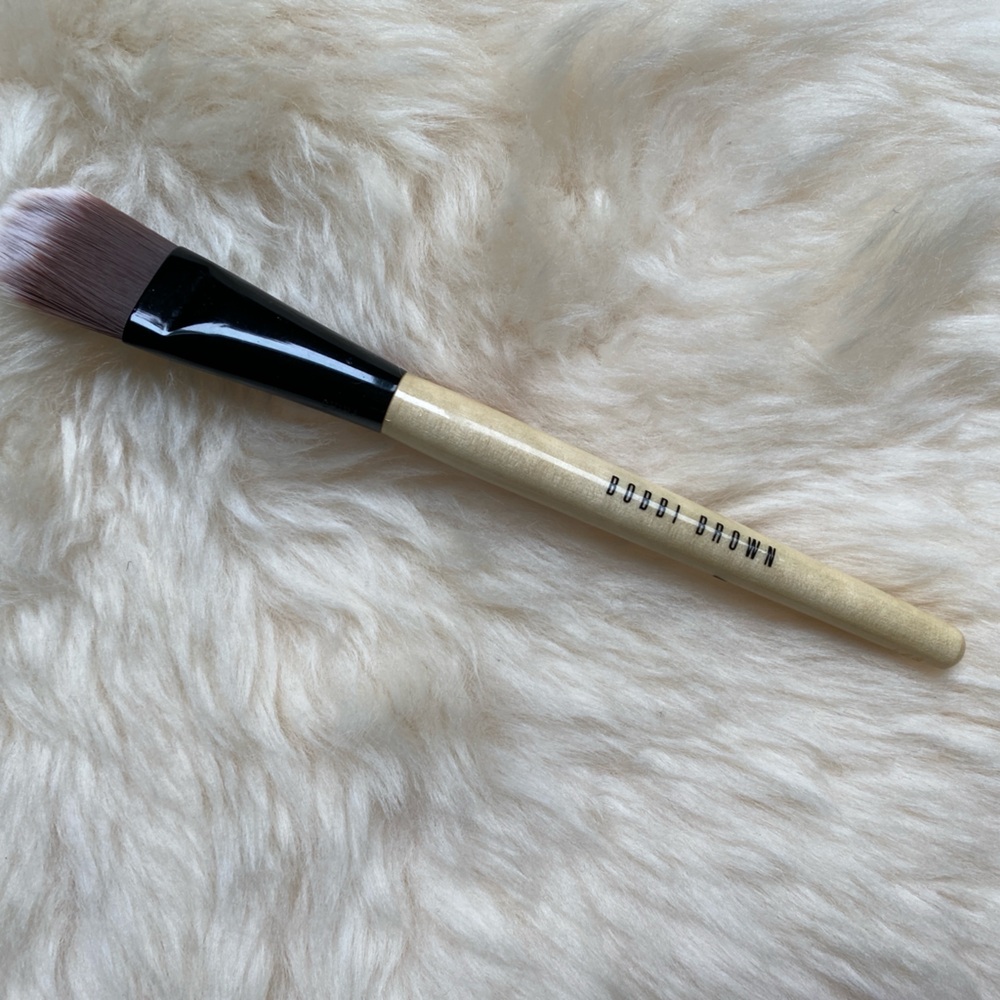 NWOT Bobbi Brown Foundation Brush